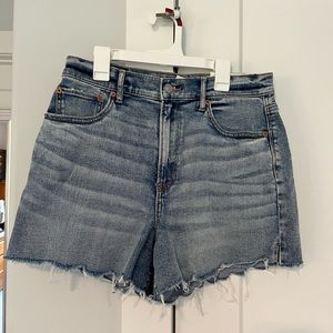 American Eagle Highest Rise 90’s Stretch Boyfriend Short